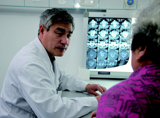 &nbsp; &nbsp;徐展望:亲自书写病历的老主任