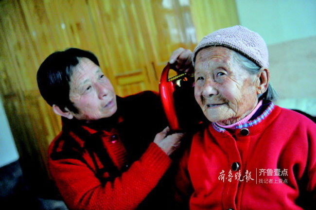 山东102岁老人青丝比白发还多,有啥长寿秘密?