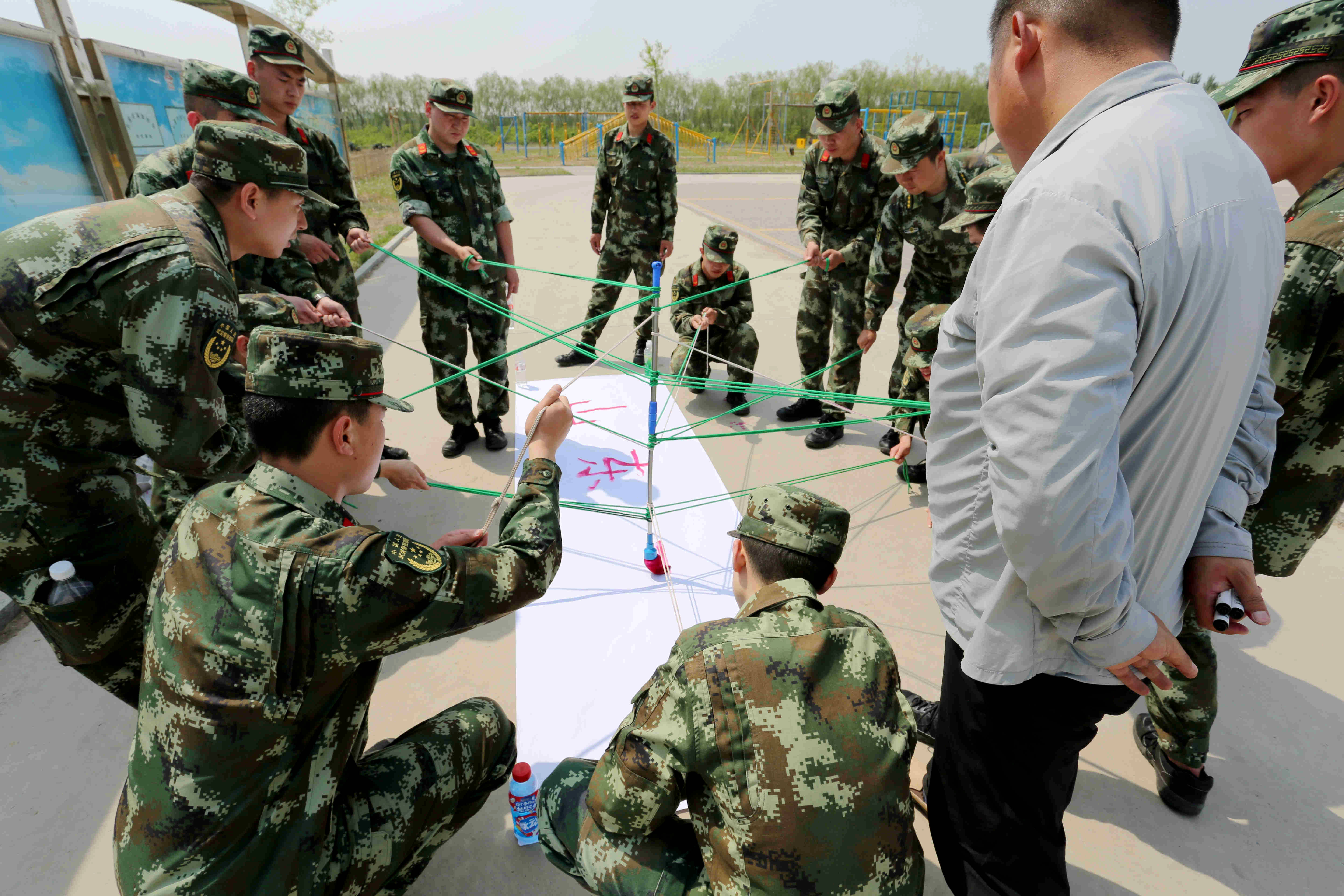 熔炼团队 挑战自我 东营边防检查站开展户外拓