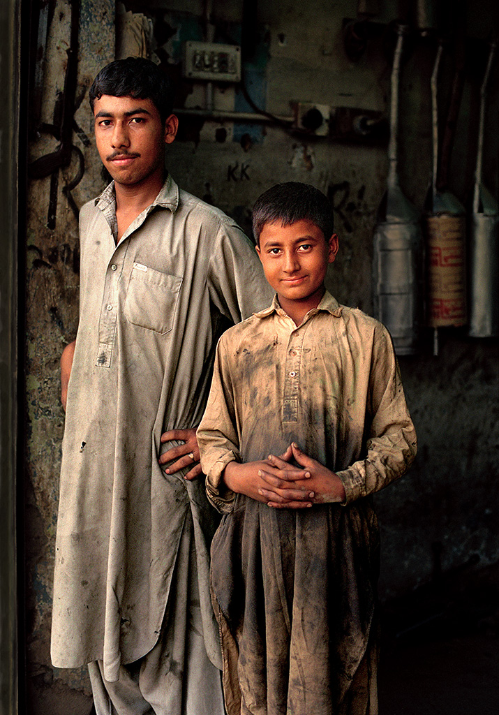 我的教学日志:摄影名家作品赏析----邓伟《学徒工》