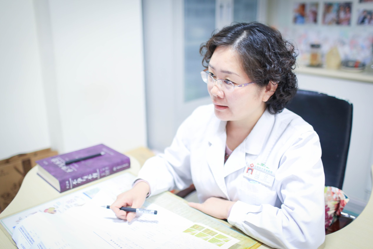 万女士主治医生李婷主任温馨提醒:像万春香夫妇这样的情况很普遍,往往