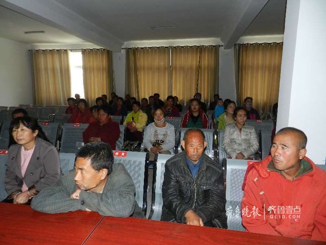 乐陵市人社局开展扶贫日就业服务专项活动_