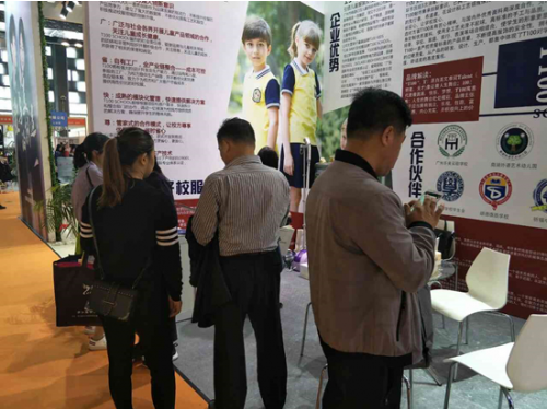 匠心手作，T100产品亮相上海校服园服展(图2)