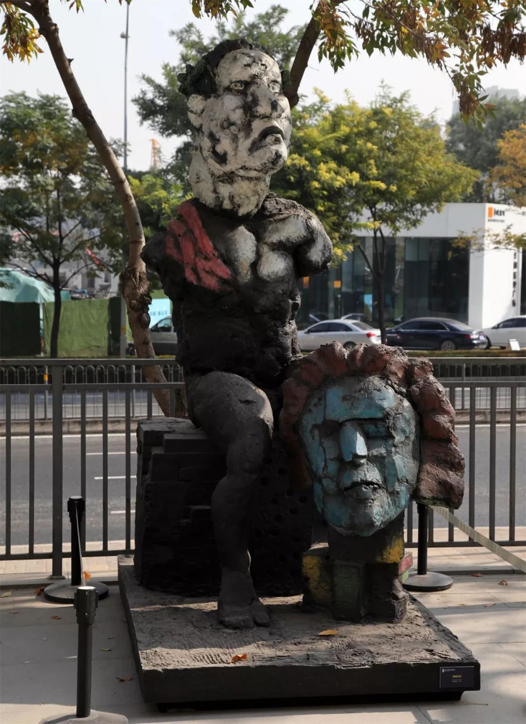 山东美术馆再度携手德国贝尔推出吕佩尔茨雕塑作品展