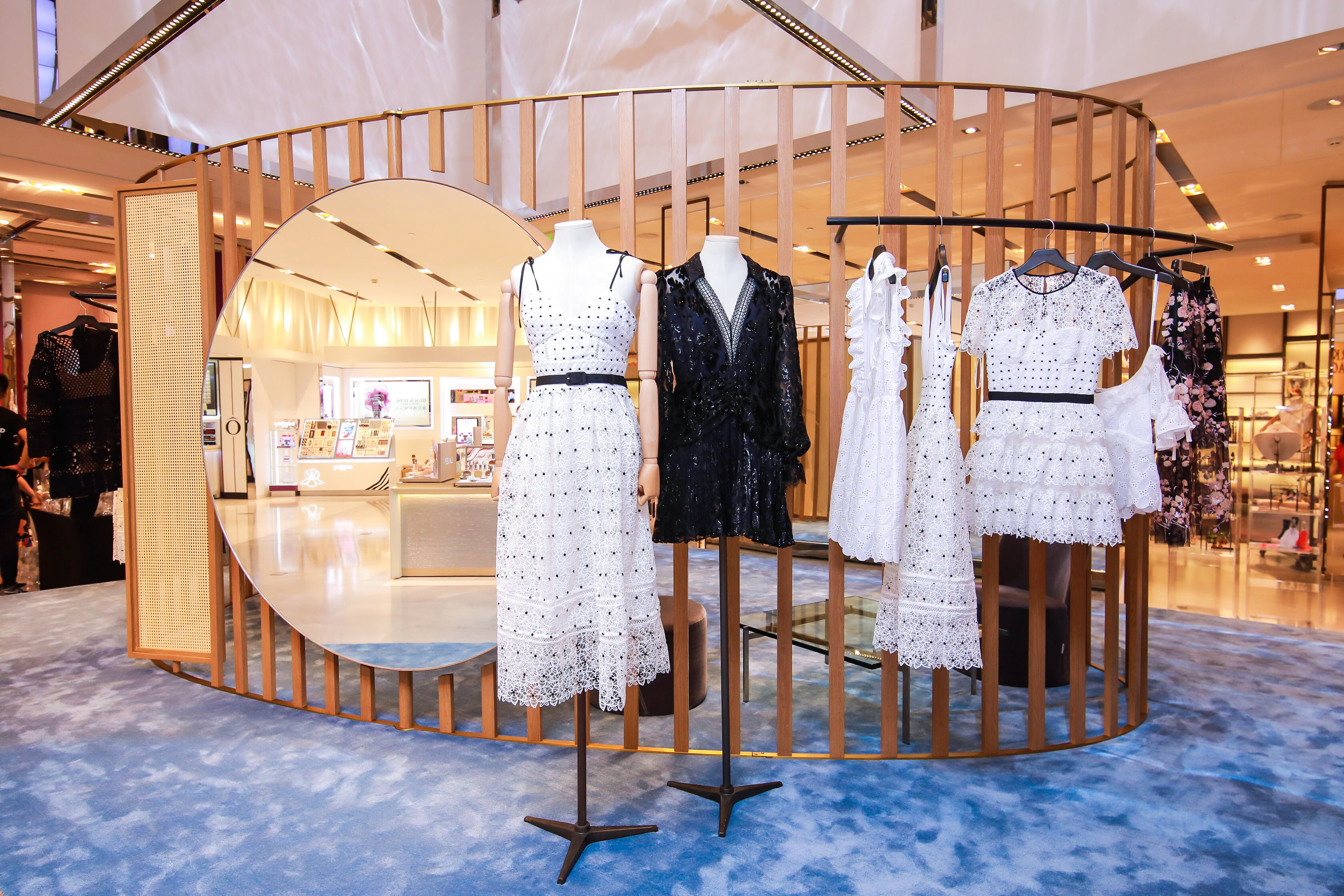 连卡佛携selfportrait发布品牌全球首家期间限定店