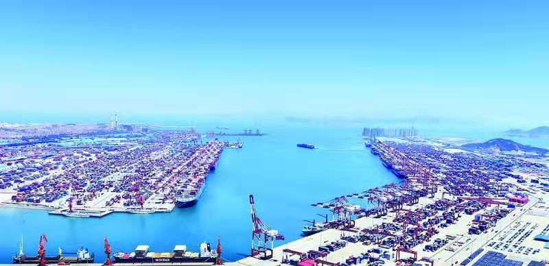 青岛港与改革开放同行加快建设世界一流海洋港口