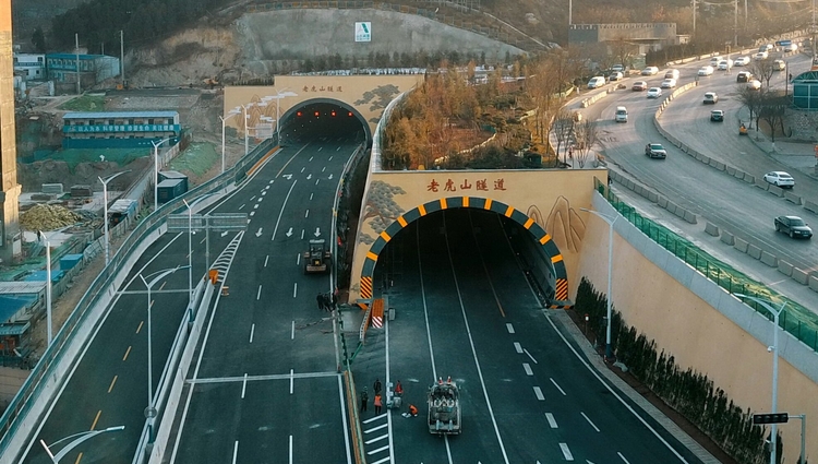 果然视频航拍即将通车的济南老虎山隧道高颜值