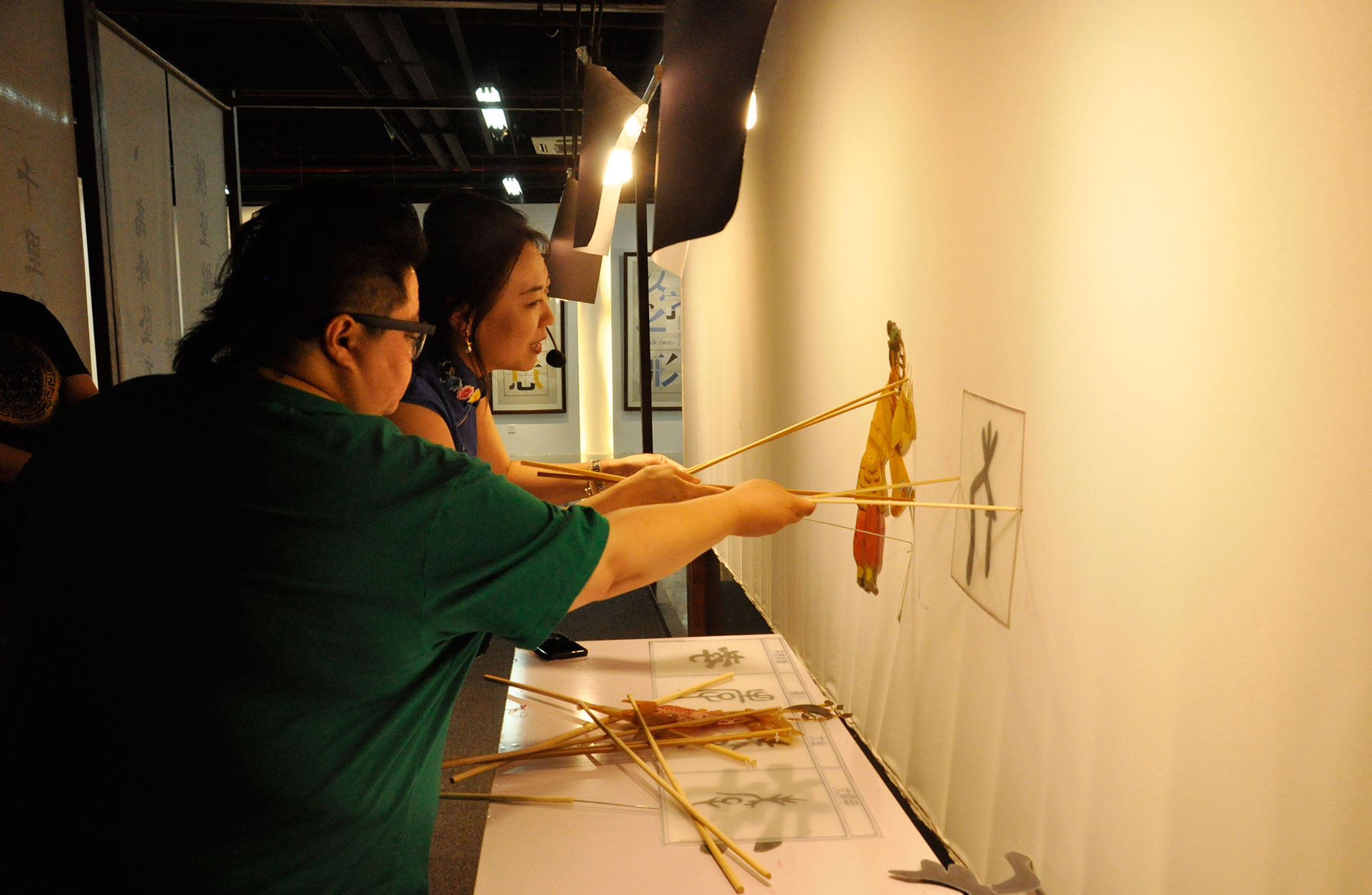 济南皮影首创!小小皮影戏展示汉字的变迁