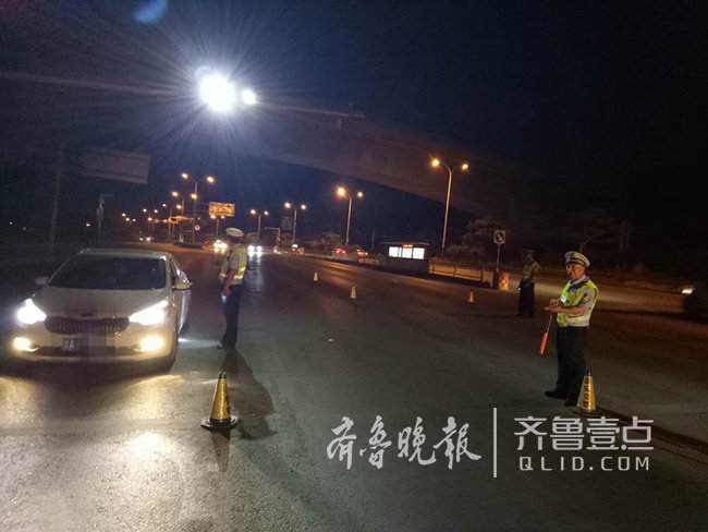 泰安:在家喝两瓶啤酒,红脸司机开车理发被逮