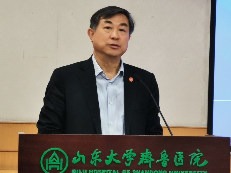 会上,李新钢在致辞中表示,干细胞治疗还有非常远大的前景与发展空间