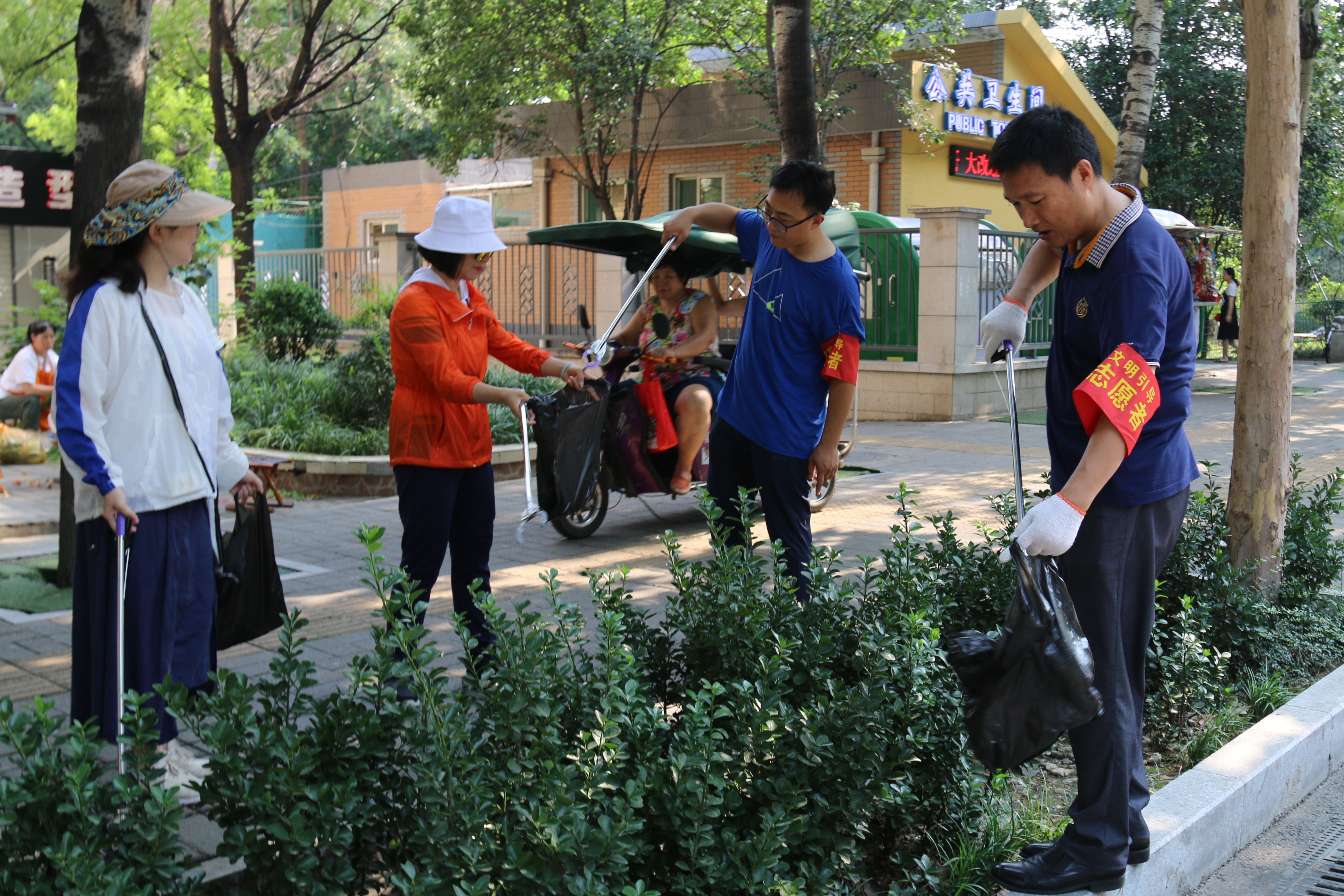 舜玉路浇灌石榴花,红色联盟共绘党建同心圆!