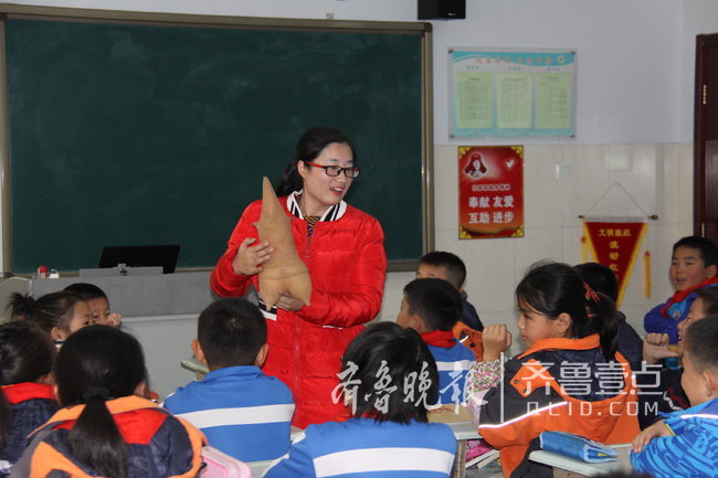 日照34支文艺宣传队走进基层,送演出送书法